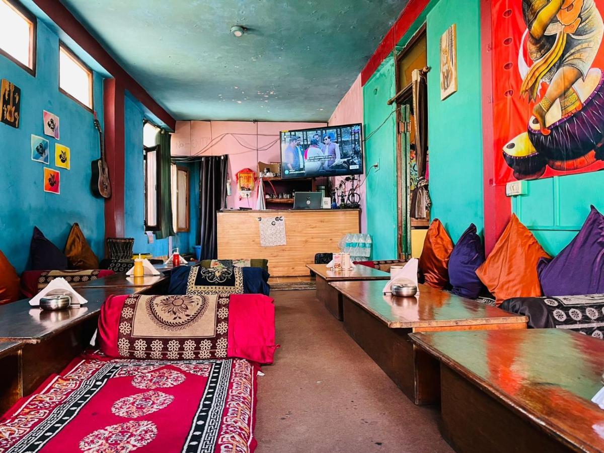 Non Stop Cafe Hostel & Stay Manali  Bagian luar foto