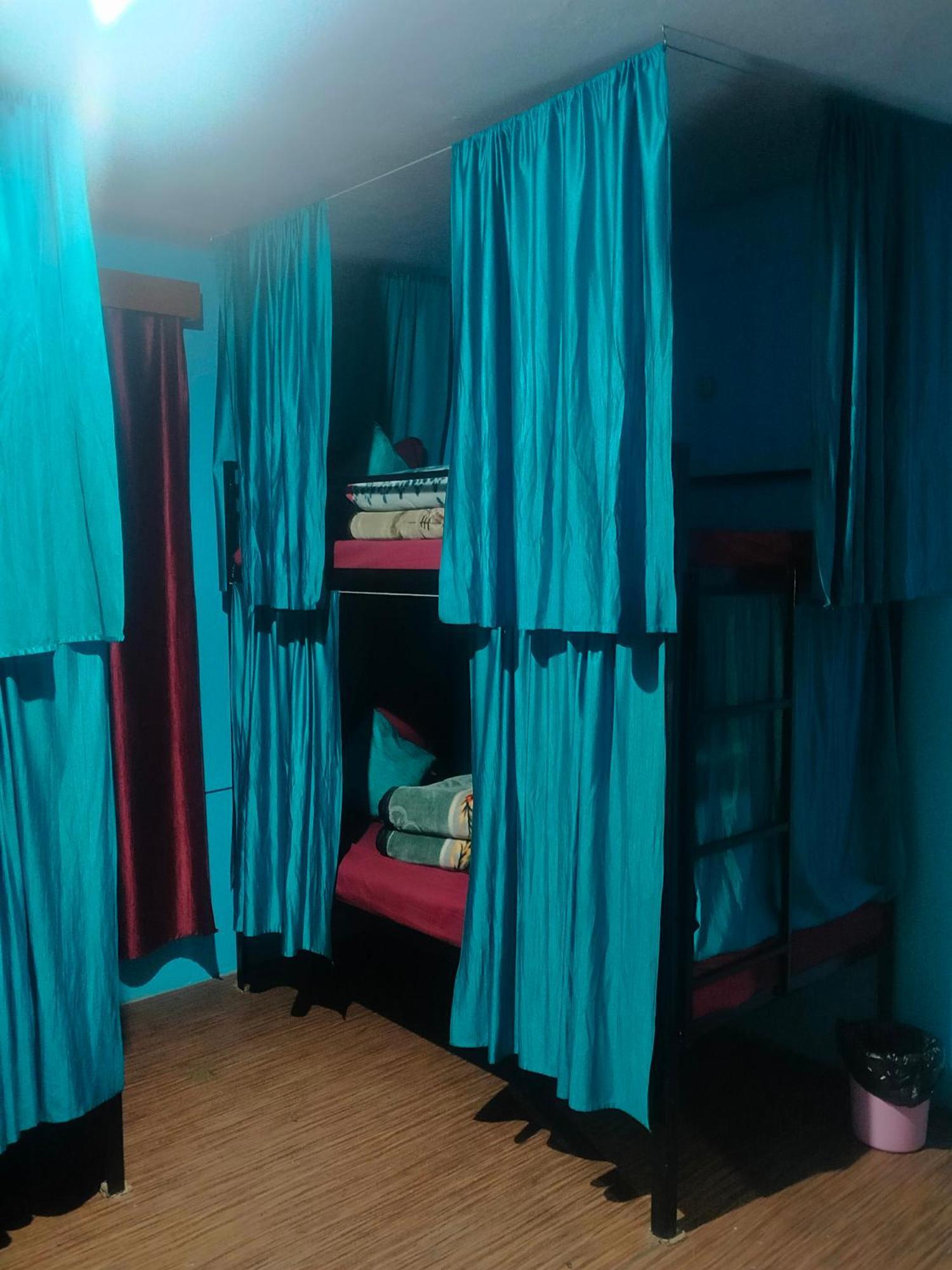 Non Stop Cafe Hostel & Stay Manali  Bagian luar foto