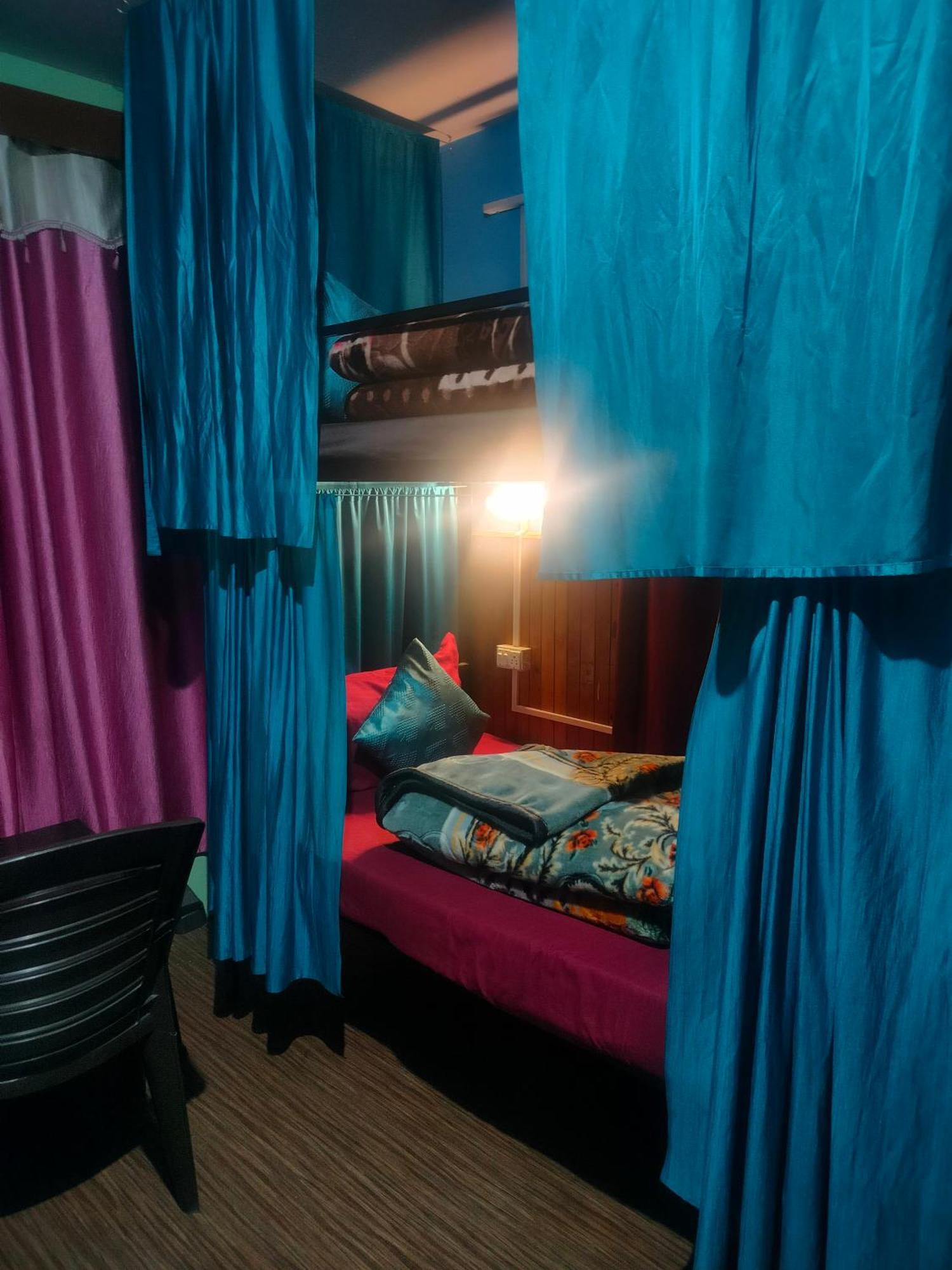 Non Stop Cafe Hostel & Stay Manali  Bagian luar foto