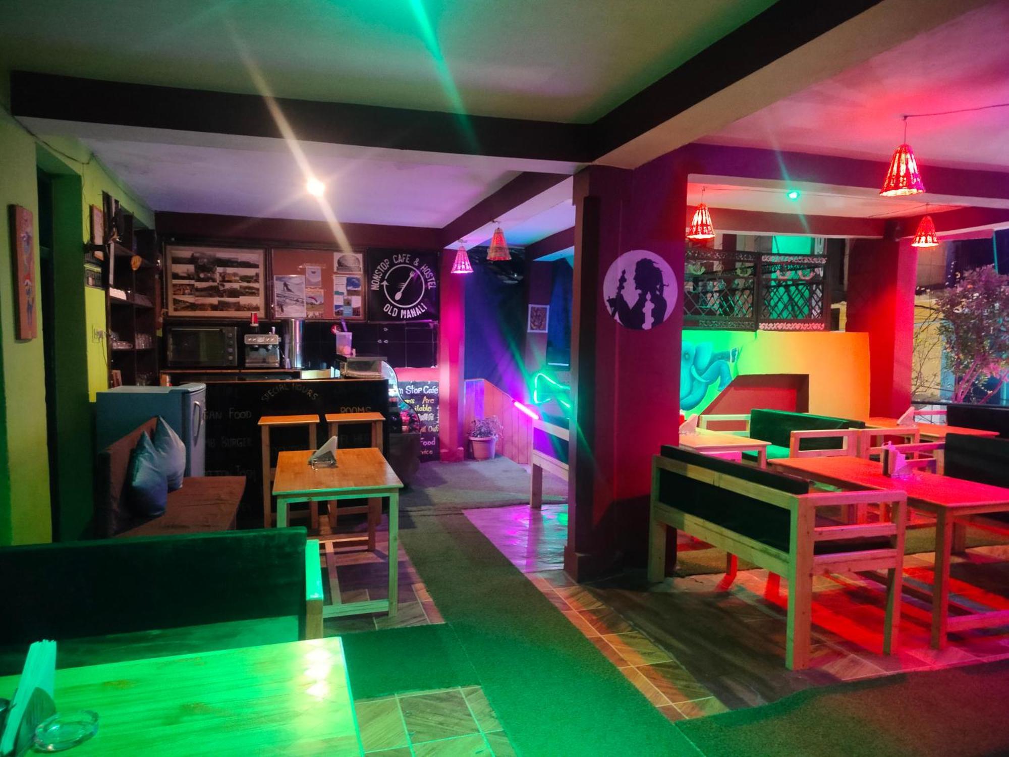 Non Stop Cafe Hostel & Stay Manali  Bagian luar foto