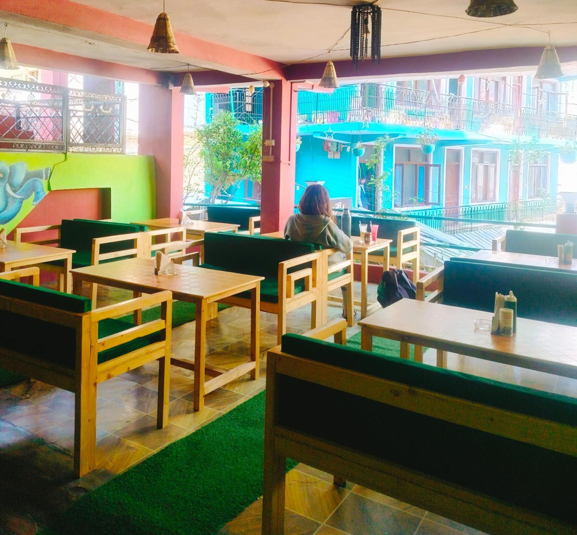 Non Stop Cafe Hostel & Stay Manali  Bagian luar foto