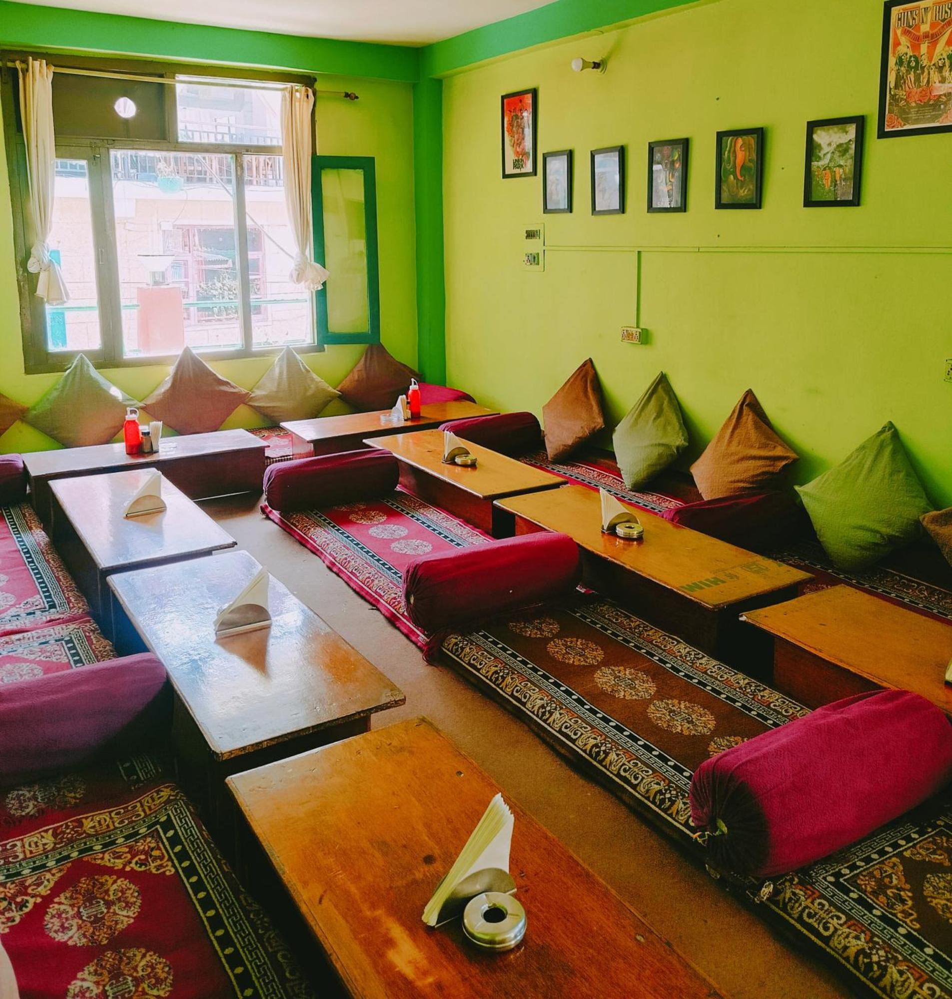 Non Stop Cafe Hostel & Stay Manali  Bagian luar foto