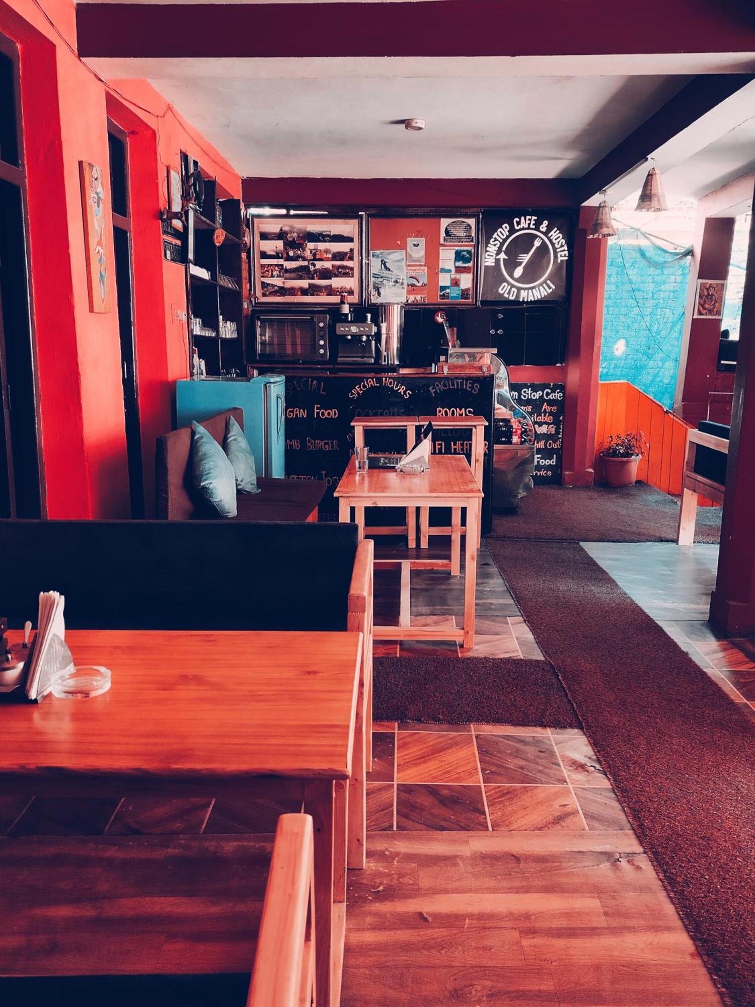 Non Stop Cafe Hostel & Stay Manali  Bagian luar foto