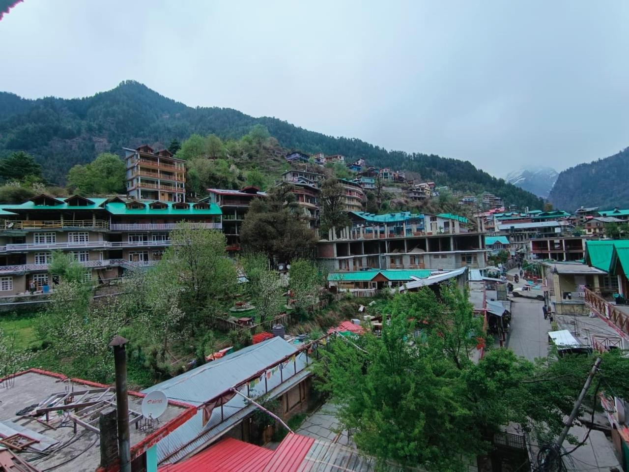 Non Stop Cafe Hostel & Stay Manali  Ruang foto
