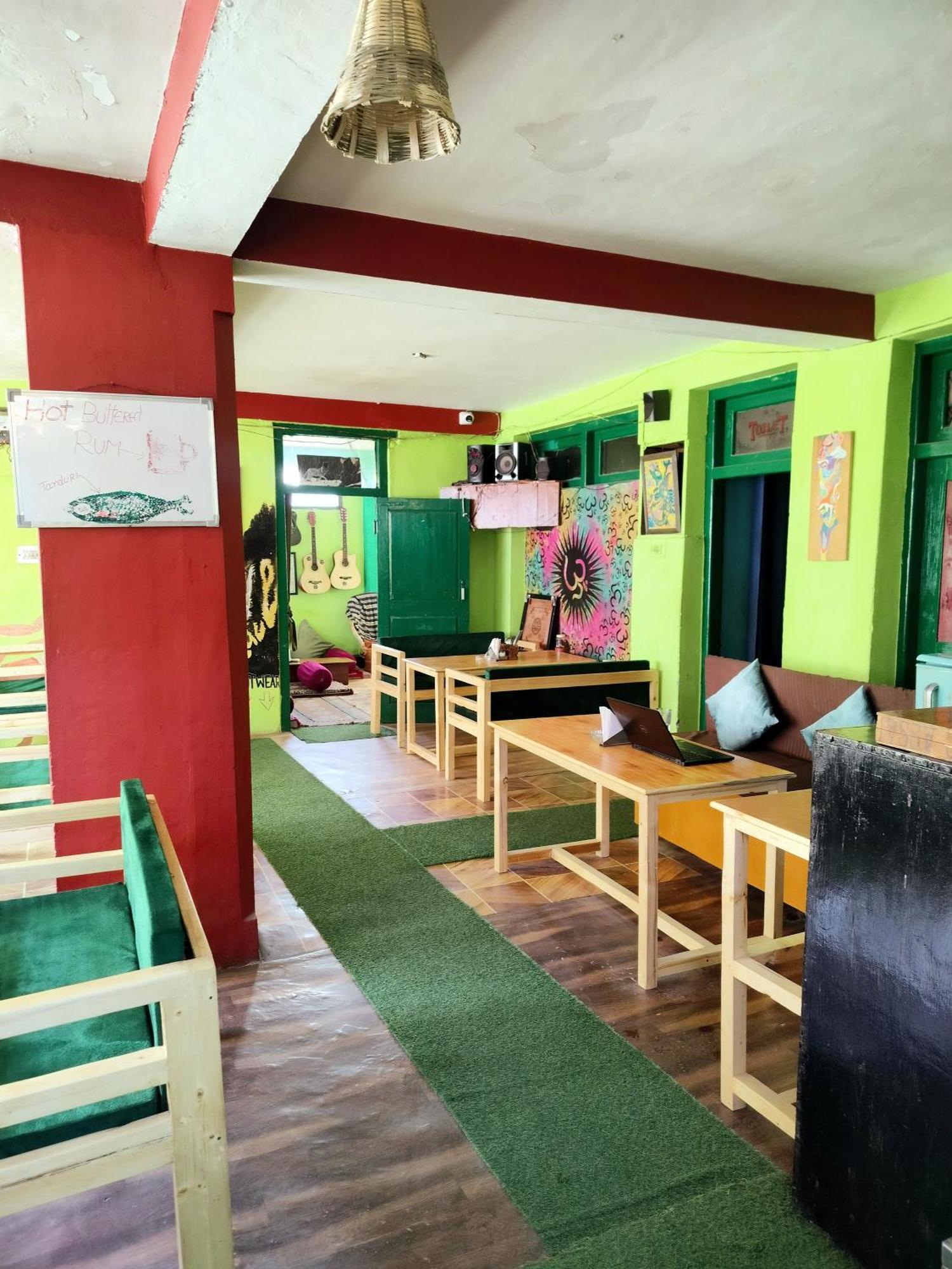 Non Stop Cafe Hostel & Stay Manali  Bagian luar foto