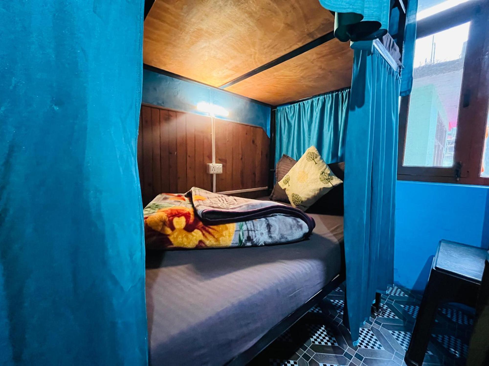 Non Stop Cafe Hostel & Stay Manali  Bagian luar foto