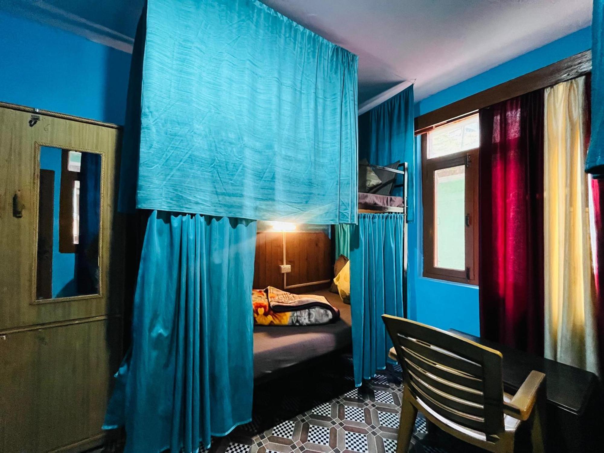 Non Stop Cafe Hostel & Stay Manali  Bagian luar foto
