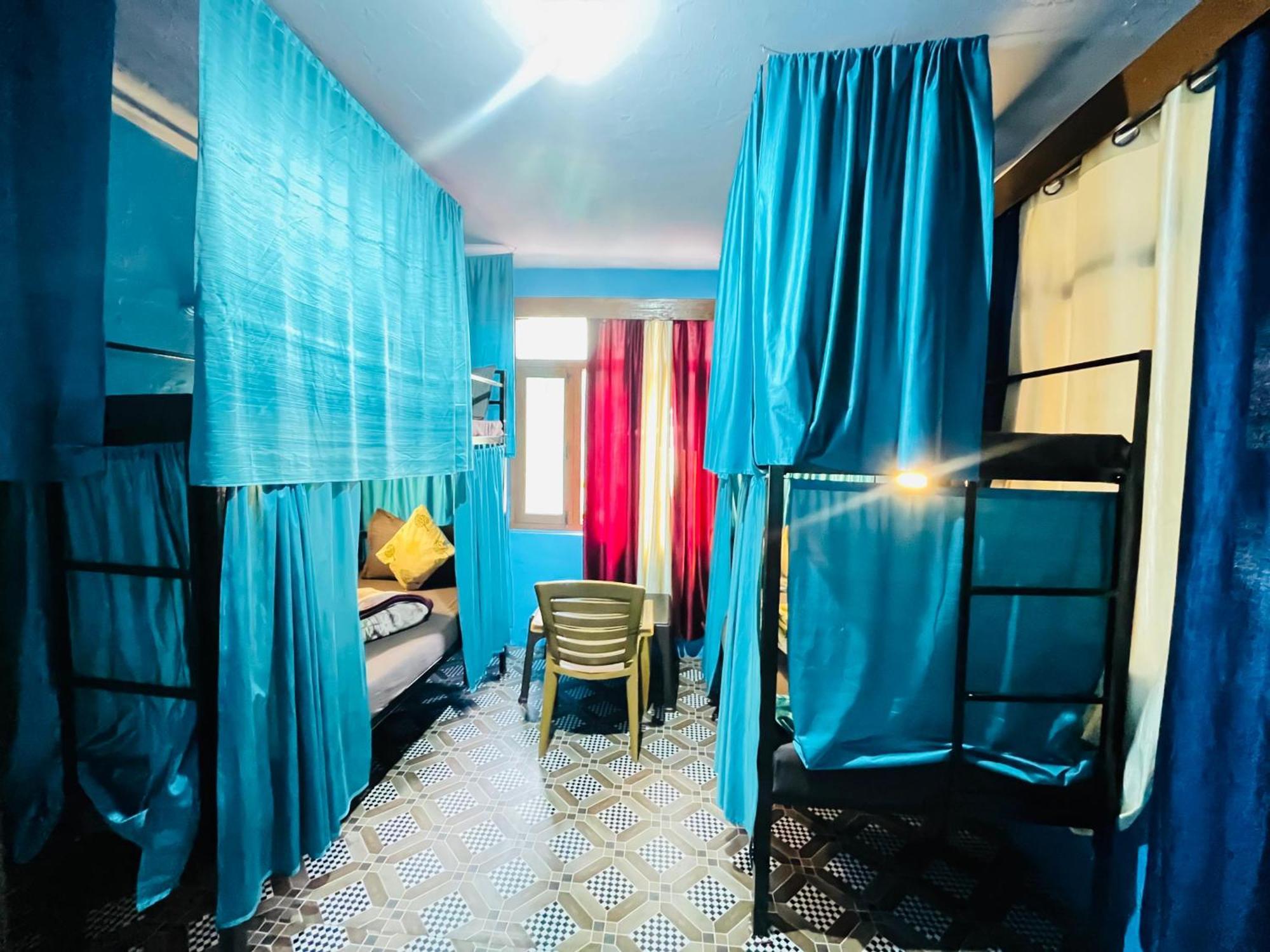 Non Stop Cafe Hostel & Stay Manali  Bagian luar foto